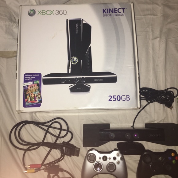 Xbox 360 and Kinect - Picture 2 of 6